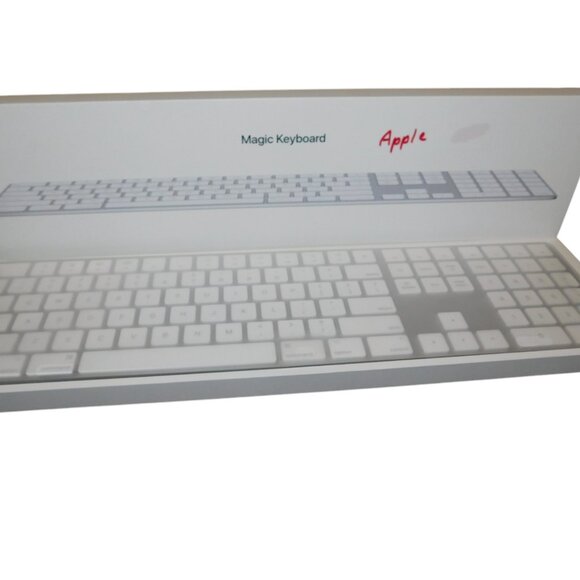 Apple Wireless Magic Keyboard With Numeric Keypad Model A1843 NIB - Picture 1 of 11